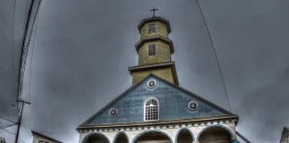 Chonchi, la ciudad de los tres pisos Chonchi, la ciudad de los tres pisos